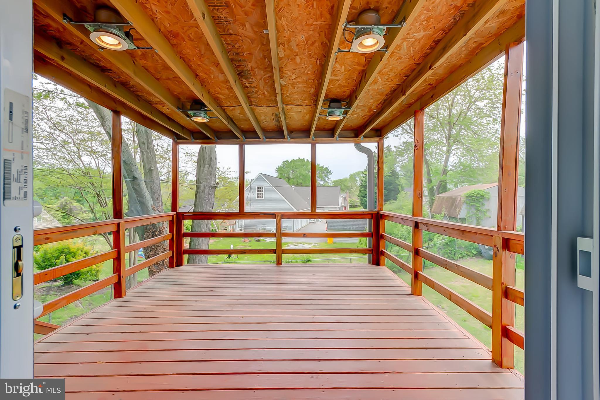 895 Wilson Road Arnold, MD 21012 - Photo 27 of 46 Screened-in Porch