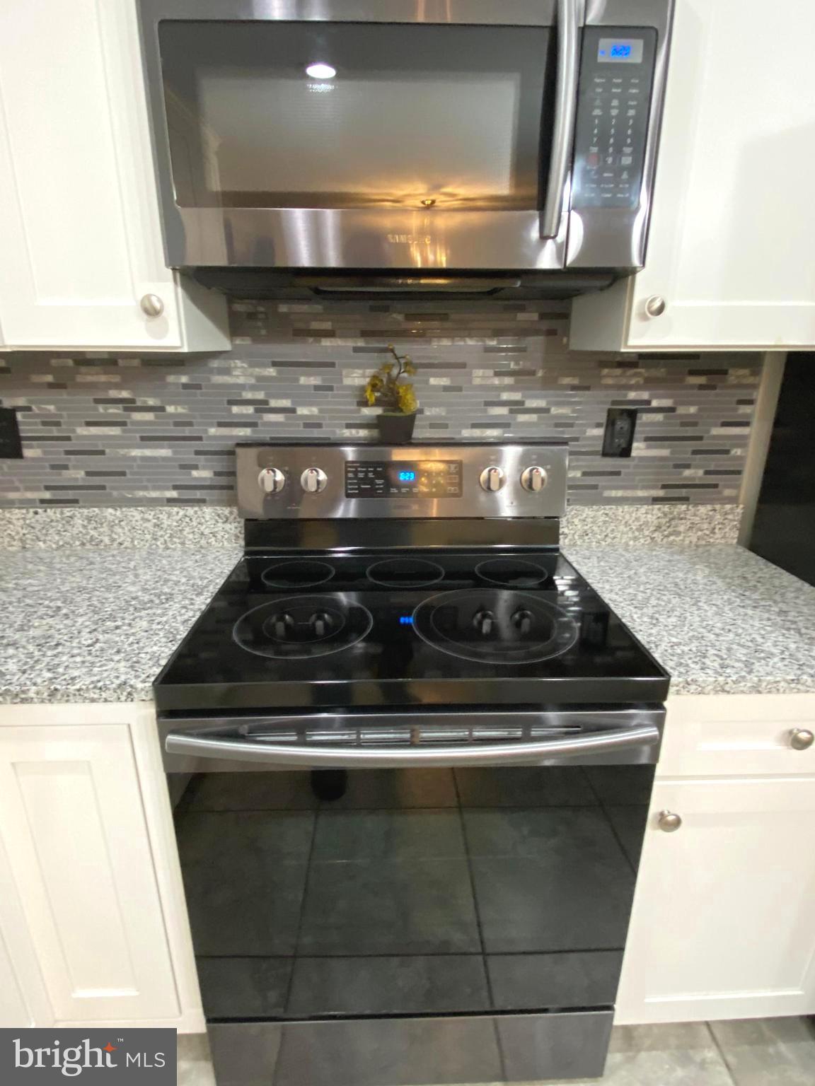 895 Wilson Road Arnold, MD 21012 - Photo 8 of 46 Range and built-in microwave
