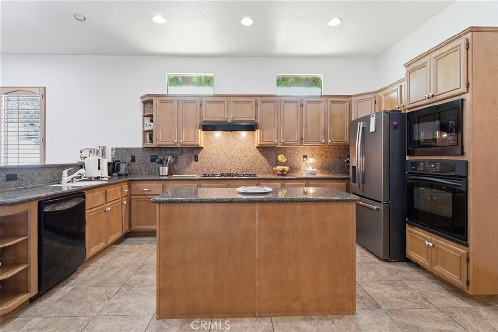 23841 Piedras Road Perris, CA 92570 - Photo 26 of 130 Main House Kitchen