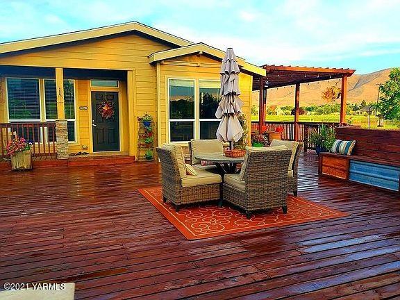 7302 South Moore Road Prosser, WA 99350 - Photo 2 of 24 a outdoor view with a sitting space