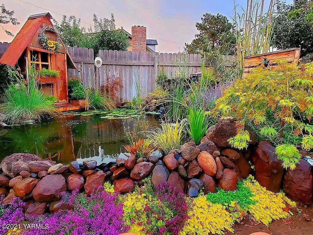 7302 South Moore Road Prosser, WA 99350 - Photo 19 of 24 a garden filled with lots of different kinds of lake and lake view
