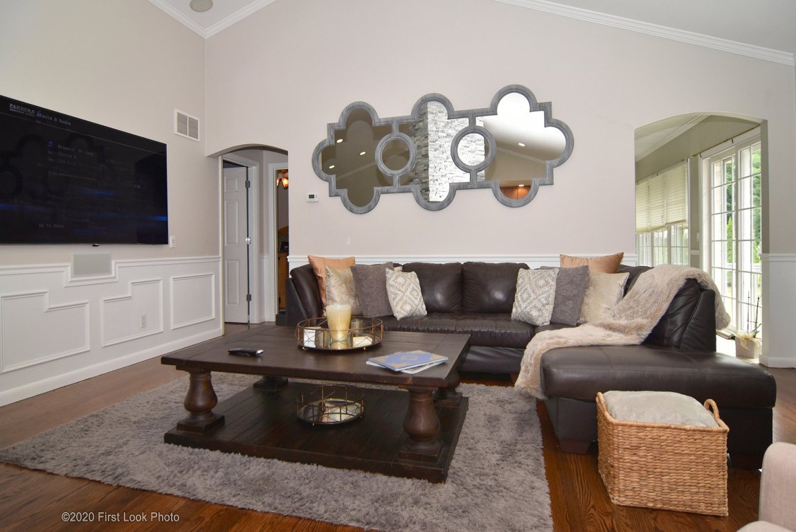 9 Ridge Road Smithfield, RI 02917 - Photo 4 of 47