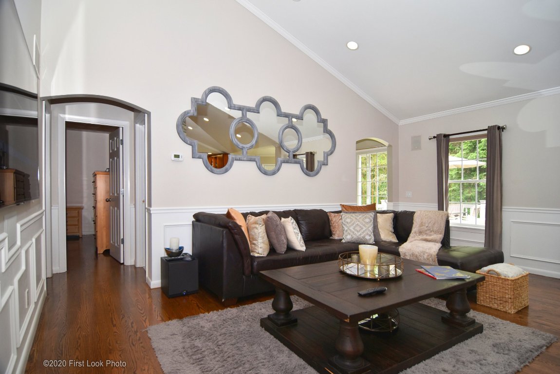 9 Ridge Road Smithfield, RI 02917 - Photo 5 of 47