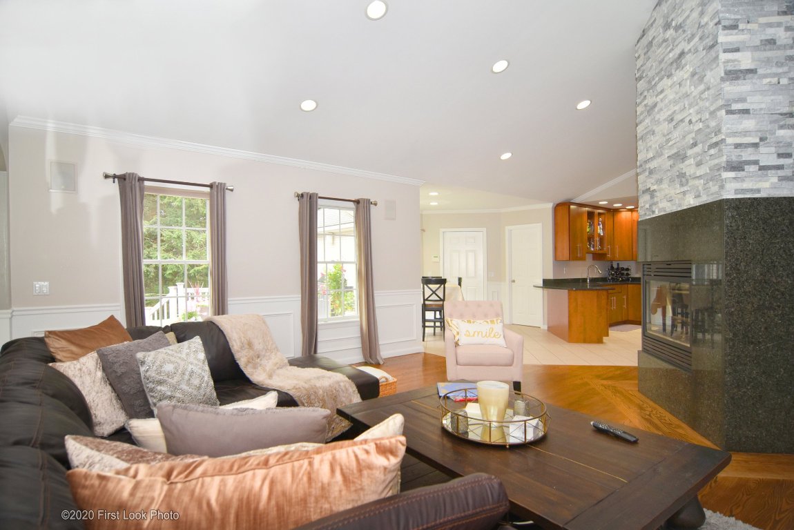 9 Ridge Road Smithfield, RI 02917 - Photo 6 of 47