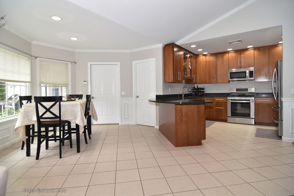 9 Ridge Road Smithfield, RI 02917 - Photo 7 of 47