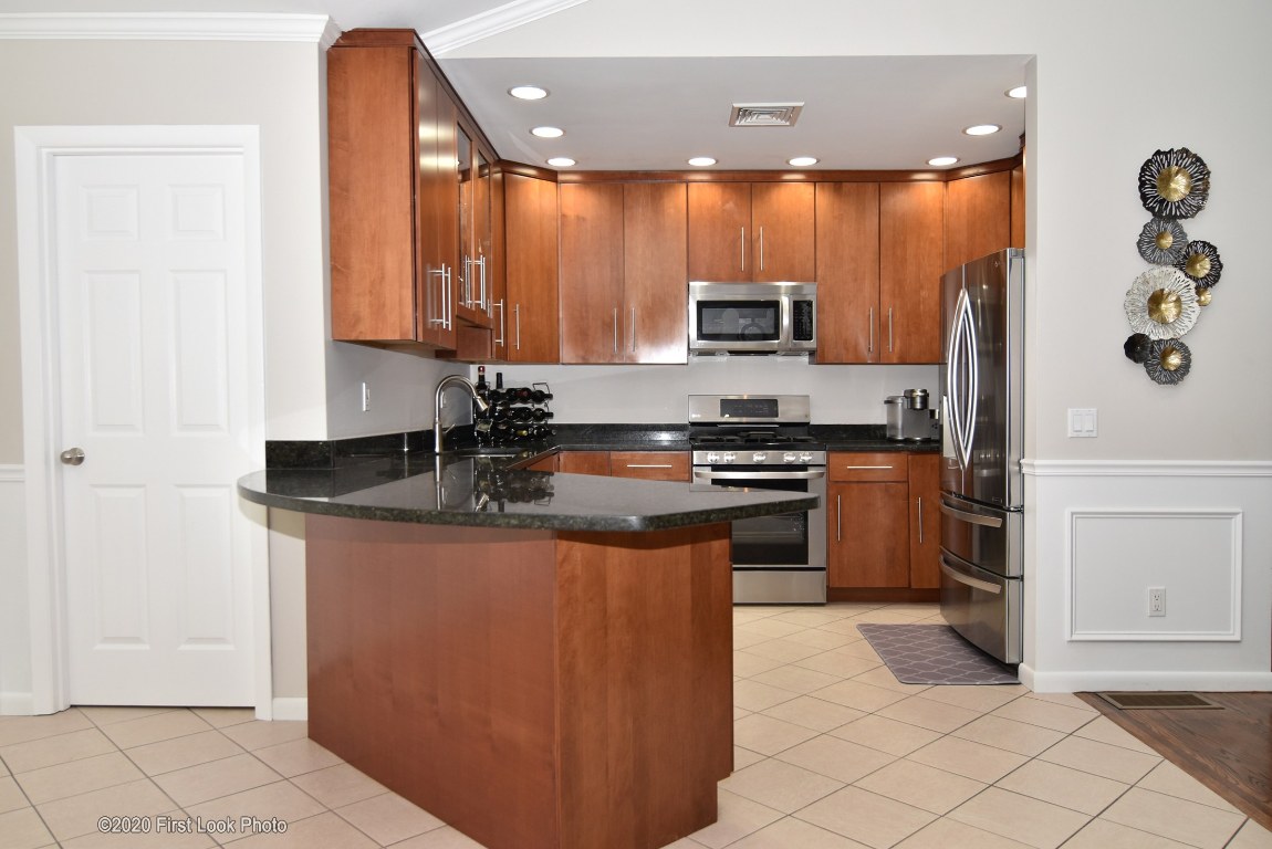 9 Ridge Road Smithfield, RI 02917 - Photo 8 of 47