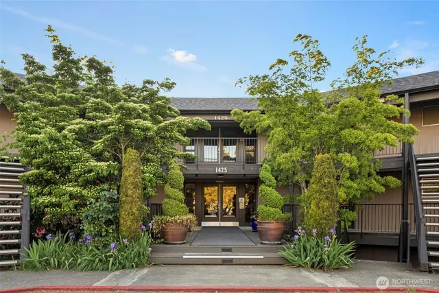 $305,000 | 1425 South Puget Drive, Unit 213, Renton, WA 98055
