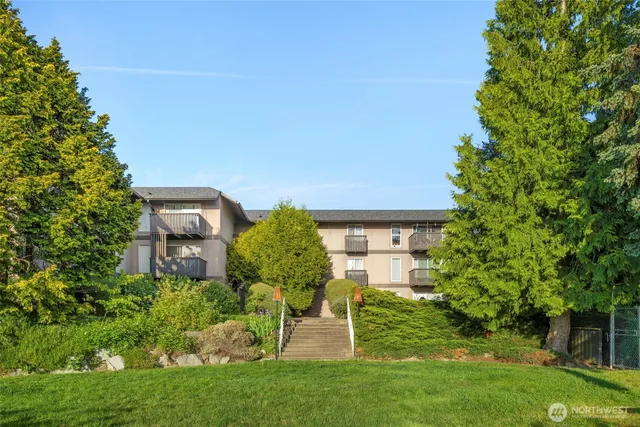 $305,000 | 1425 South Puget Drive, Unit 213, Renton, WA 98055