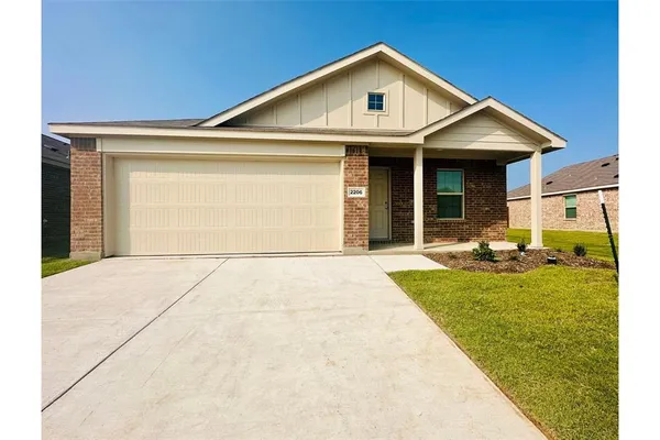 $1,950 | 2206 Mobile Street, Ennis, TX 75119