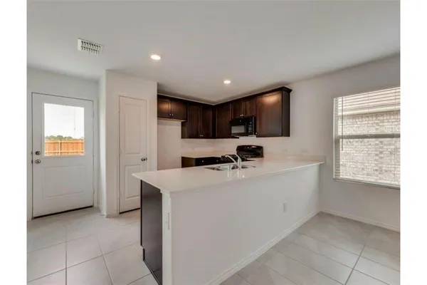 $1,950 | 2206 Mobile Street, Ennis, TX 75119