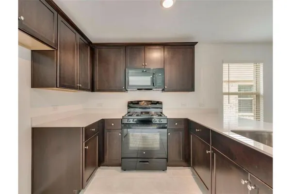 $1,950 | 2206 Mobile Street, Ennis, TX 75119