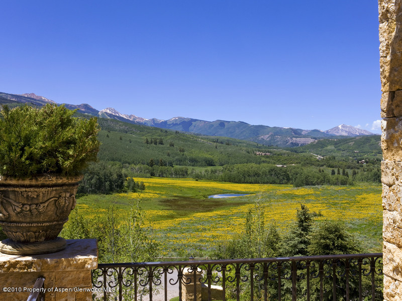 1518 West Buttermilk Road Aspen, CO 81611 - Photo 34 of 40 a view of a city with an ocean
