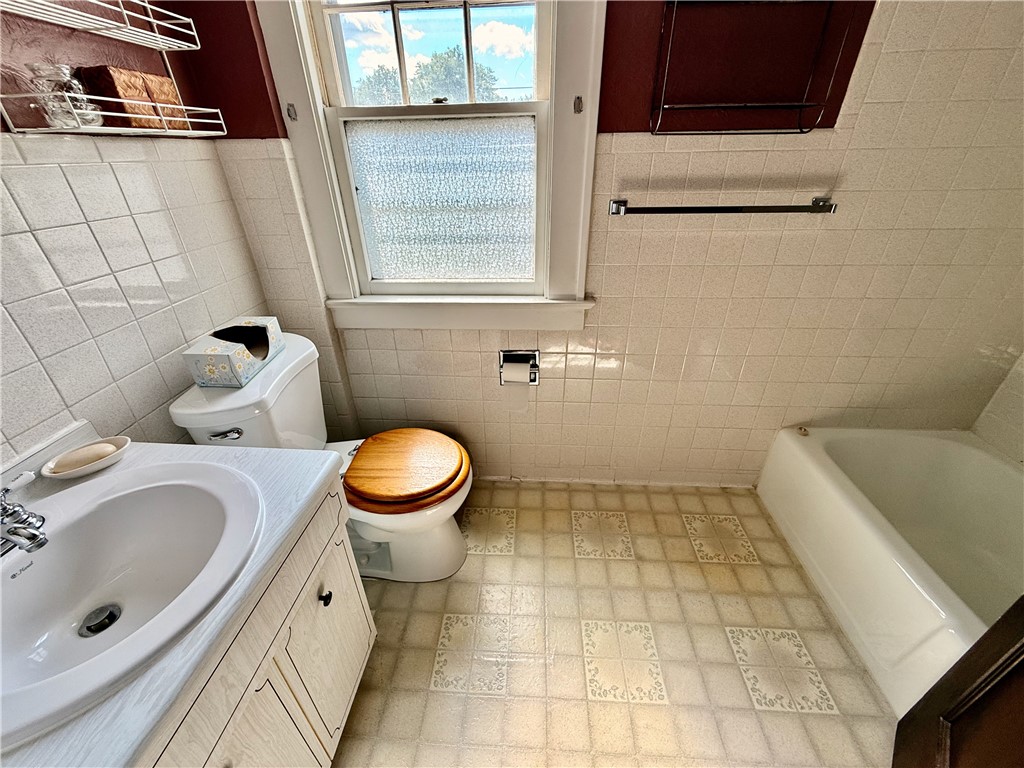247 Genesee Park Boulevard Rochester, NY 14619 - Photo 15 of 32 Gallery Image 15