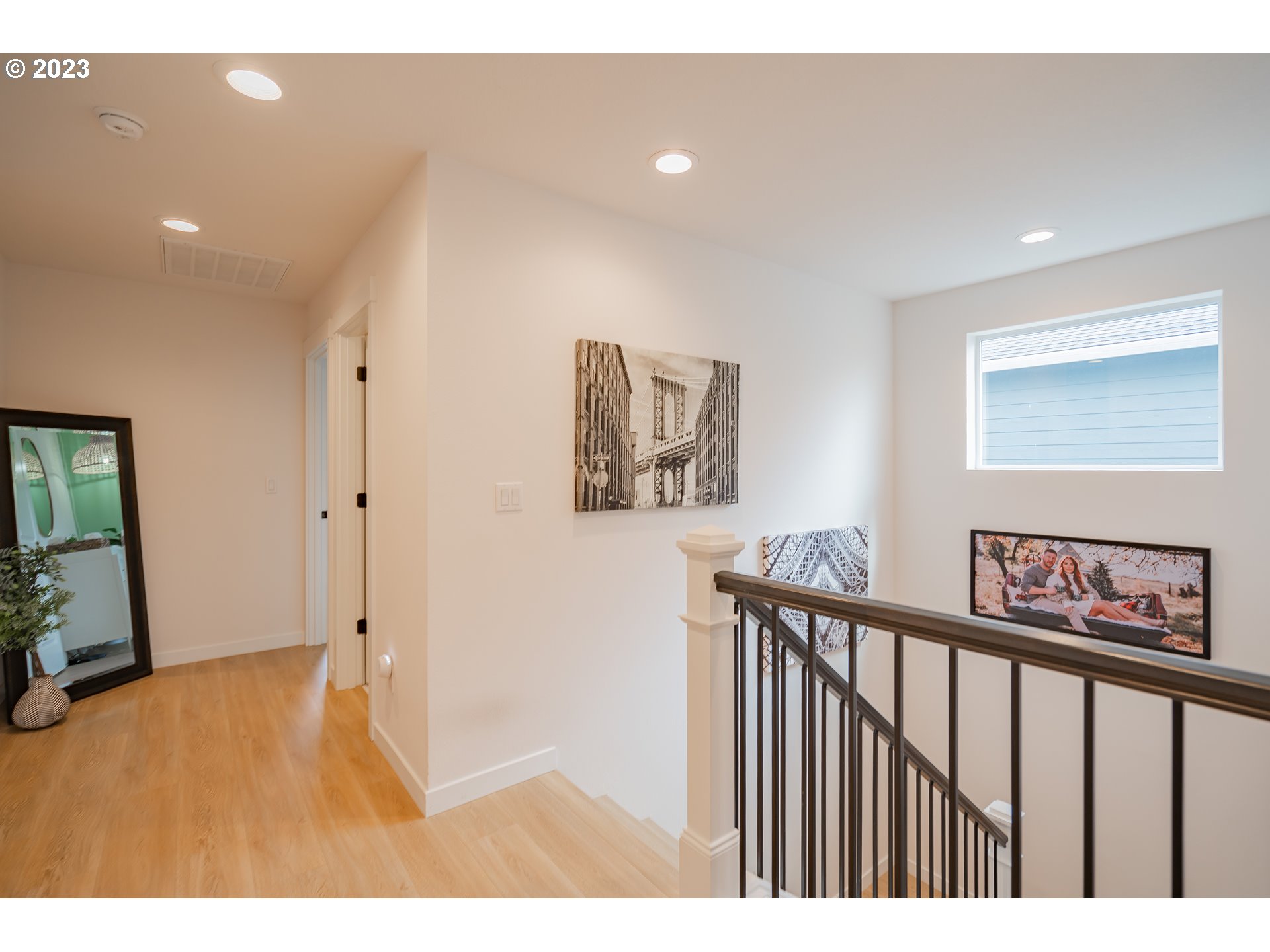 8719 North 1st Street Ridgefield, WA 98642 - Photo 19 of 45 a view of hallway with window
