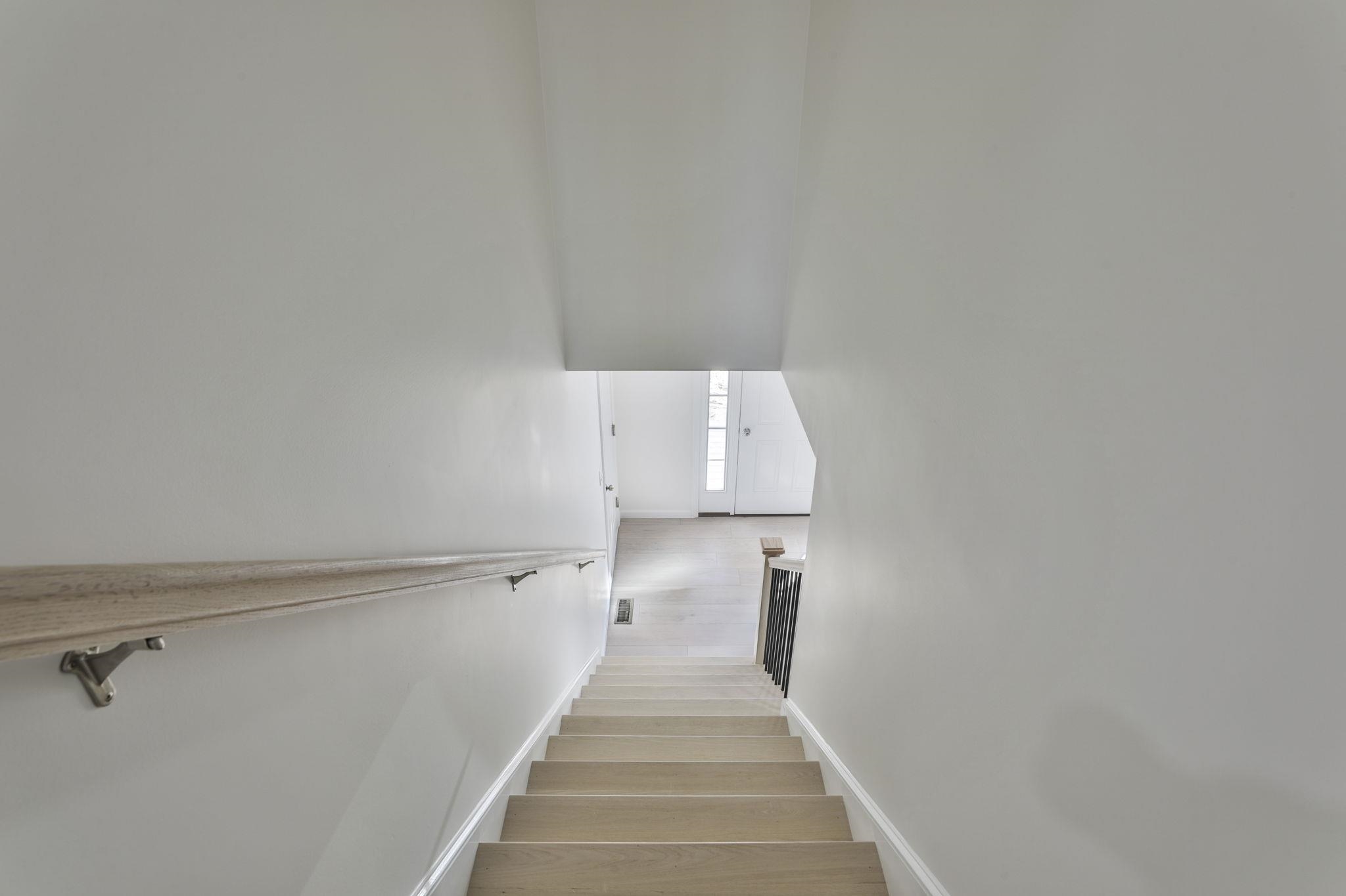 61 Crestview Way Raymond, NH 03077 - Photo 19 of 35