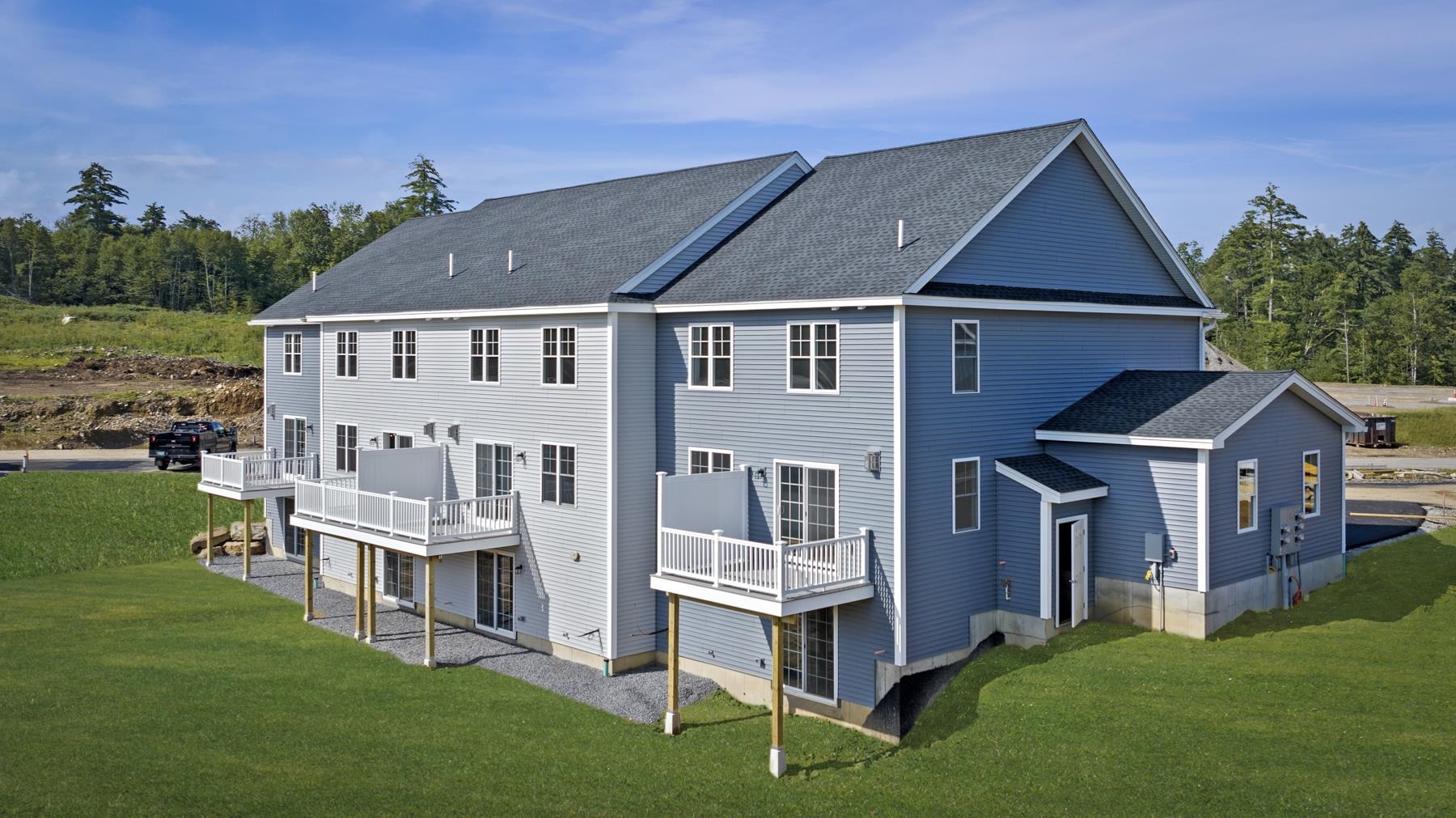 61 Crestview Way Raymond, NH 03077 - Photo 3 of 35