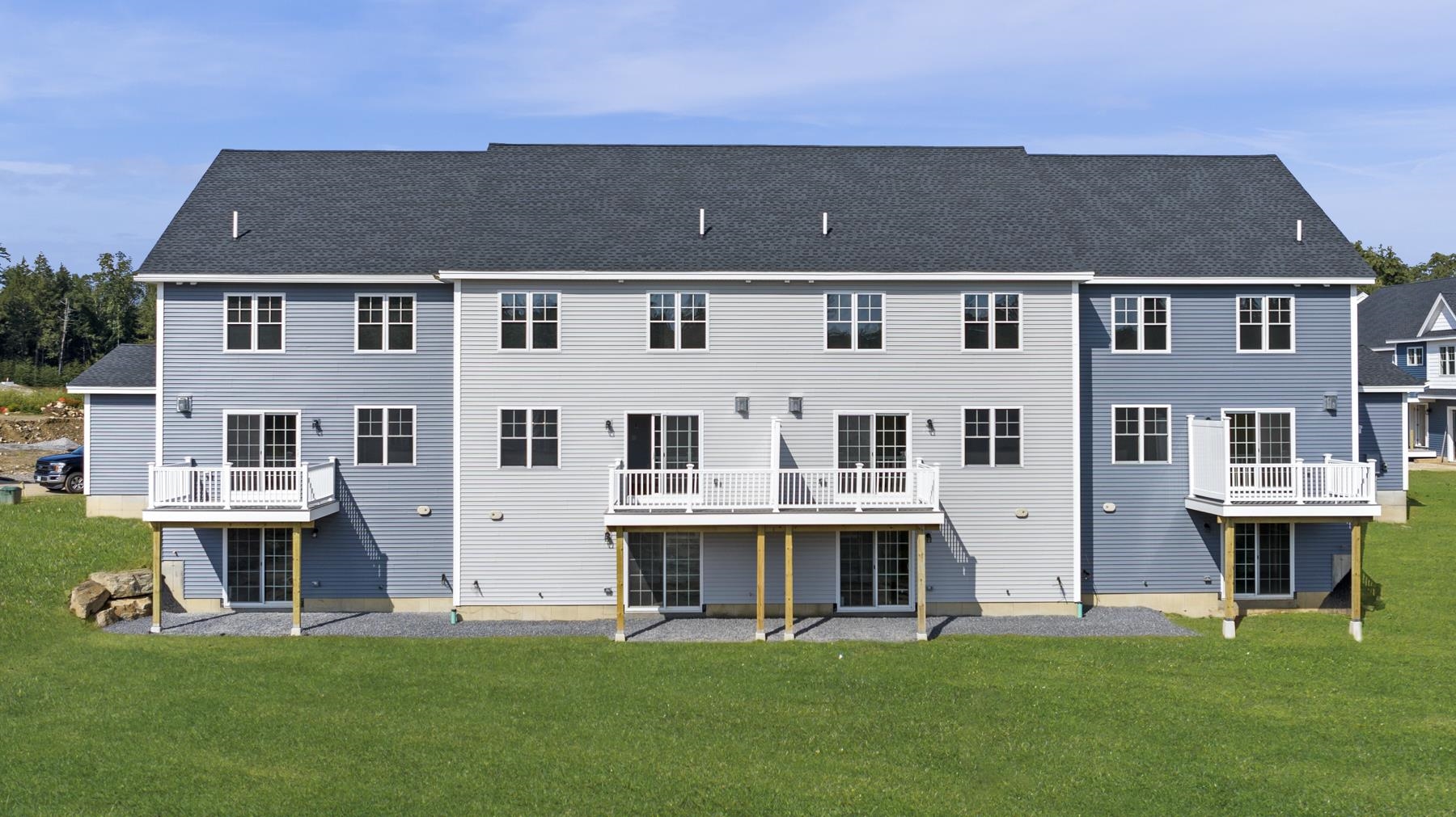 61 Crestview Way Raymond, NH 03077 - Photo 4 of 35