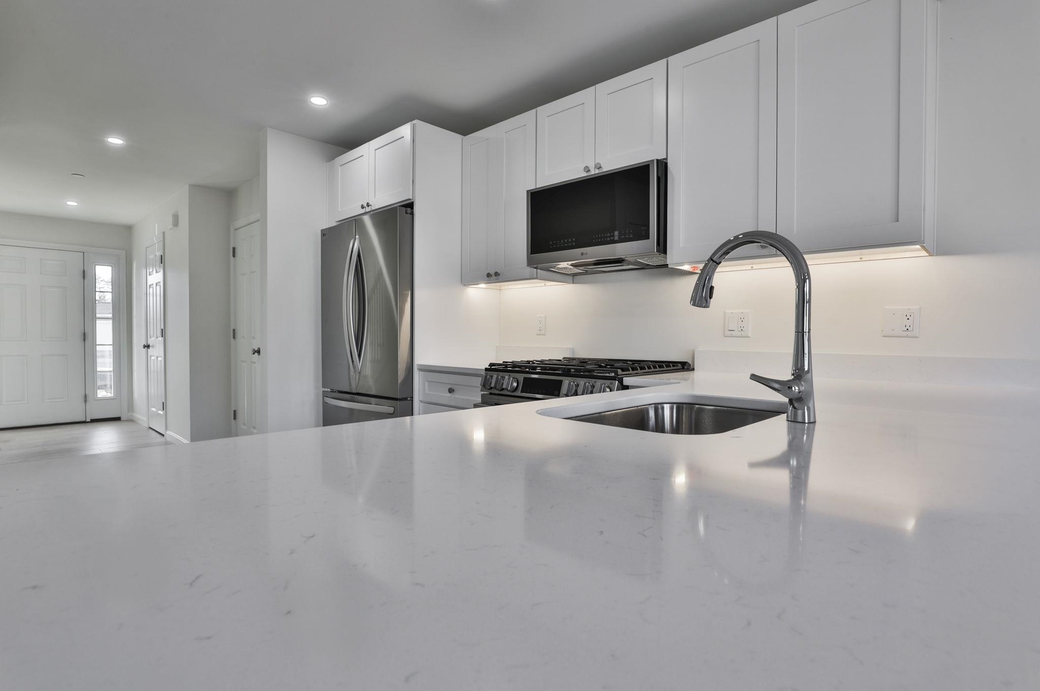 61 Crestview Way Raymond, NH 03077 - Photo 10 of 35