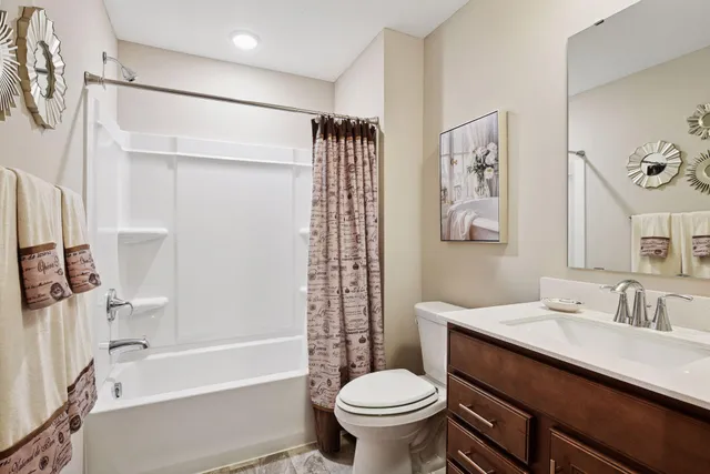 $789,900 | 934 Goldfinch Street, Chaska, MN 55318