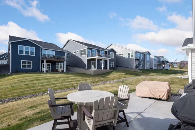 $789,900 | 934 Goldfinch Street, Chaska, MN 55318