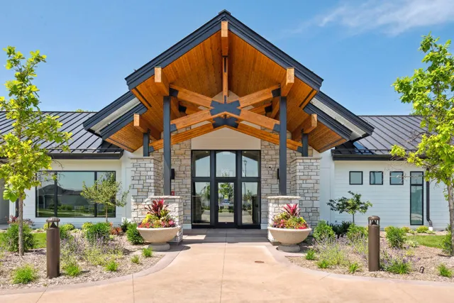 $789,900 | 934 Goldfinch Street, Chaska, MN 55318