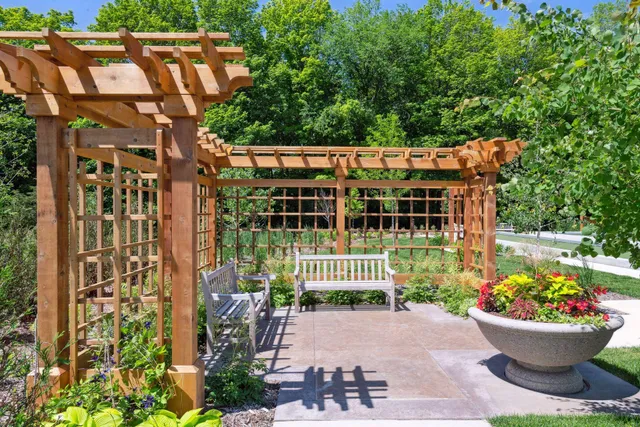 $789,900 | 934 Goldfinch Street, Chaska, MN 55318