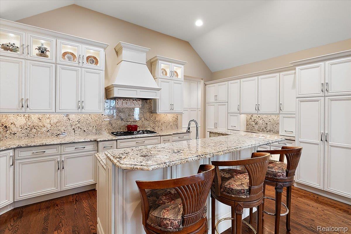 2570 Stoneykirk Court Rochester, MI 48306 - Photo 8 of 42 29-2570 Stoneykirk-29.jpg