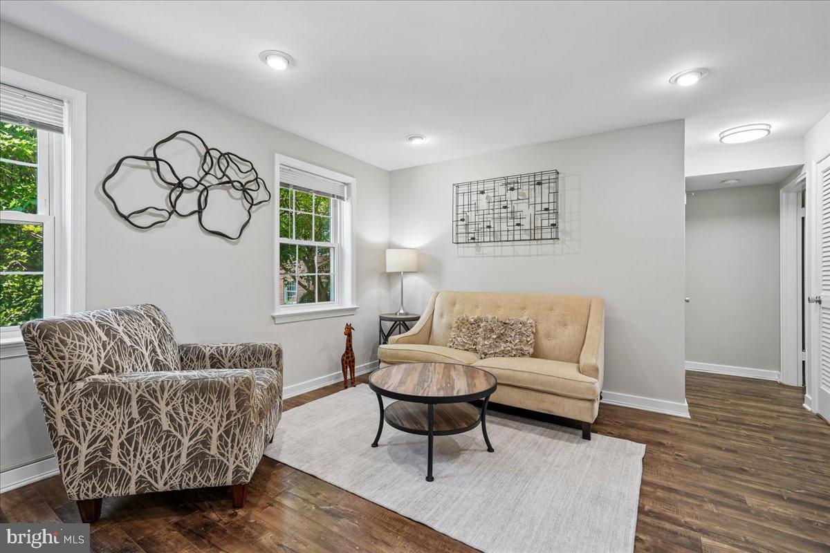 2222 Washington Avenue, Unit 101 Silver Spring, MD 20910 - Photo 4 of 38 Living Room
