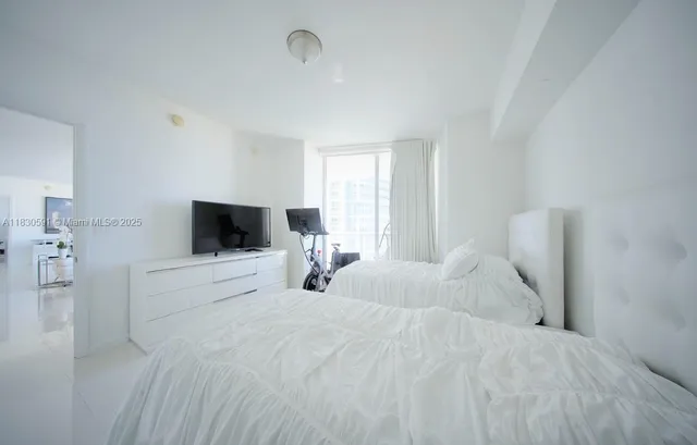 $1,070,000 | 495 Brickell Avenue, Unit 4004, Miami, FL 33131