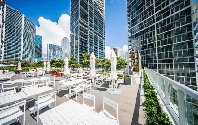$1,070,000 | 495 Brickell Avenue, Unit 4004, Miami, FL 33131
