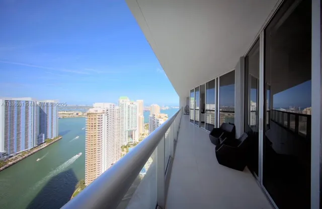 $1,070,000 | 495 Brickell Avenue, Unit 4004, Miami, FL 33131