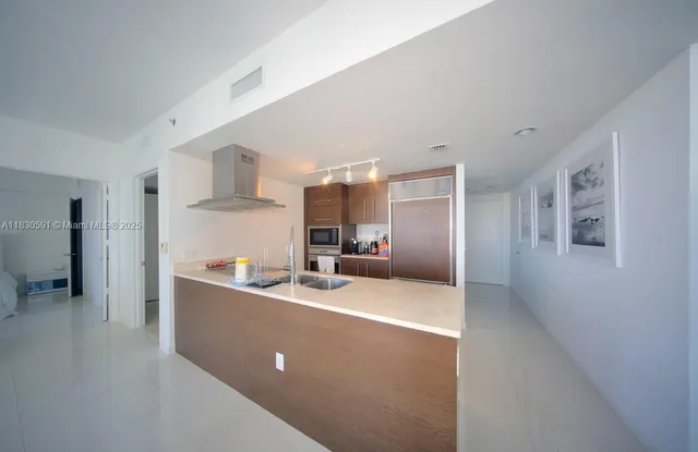 $1,070,000 | 495 Brickell Avenue, Unit 4004, Miami, FL 33131