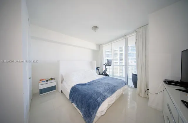 $1,070,000 | 495 Brickell Avenue, Unit 4004, Miami, FL 33131