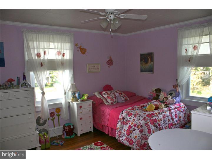 909 Edgewood Road Havertown, PA 19083 - Photo 11 of 15 Bedroom 3