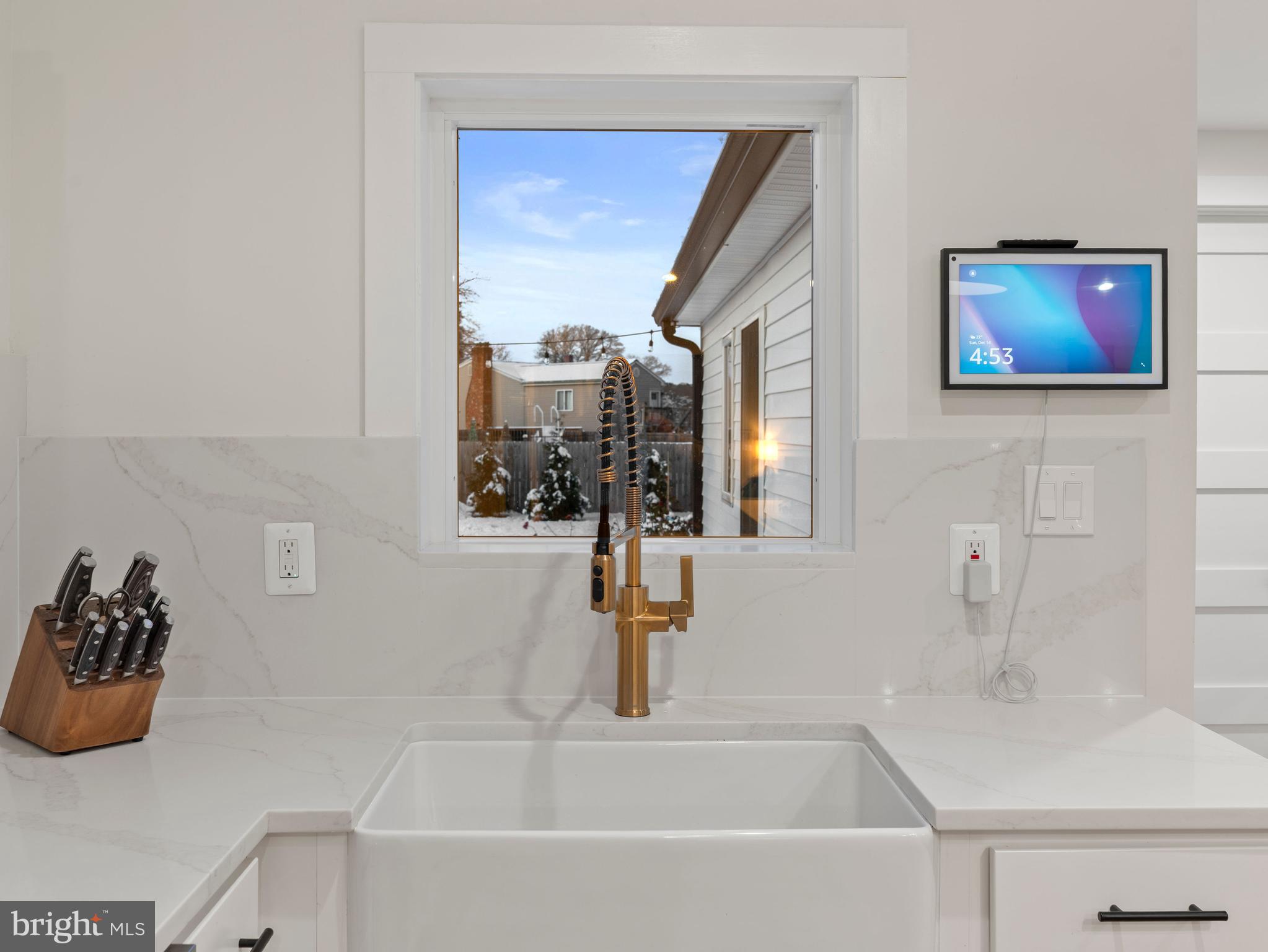 428 Royal Beach Road Pasadena, MD 21122 - Photo 11 of 42 Farmhouse sink w/ great view of the backyard