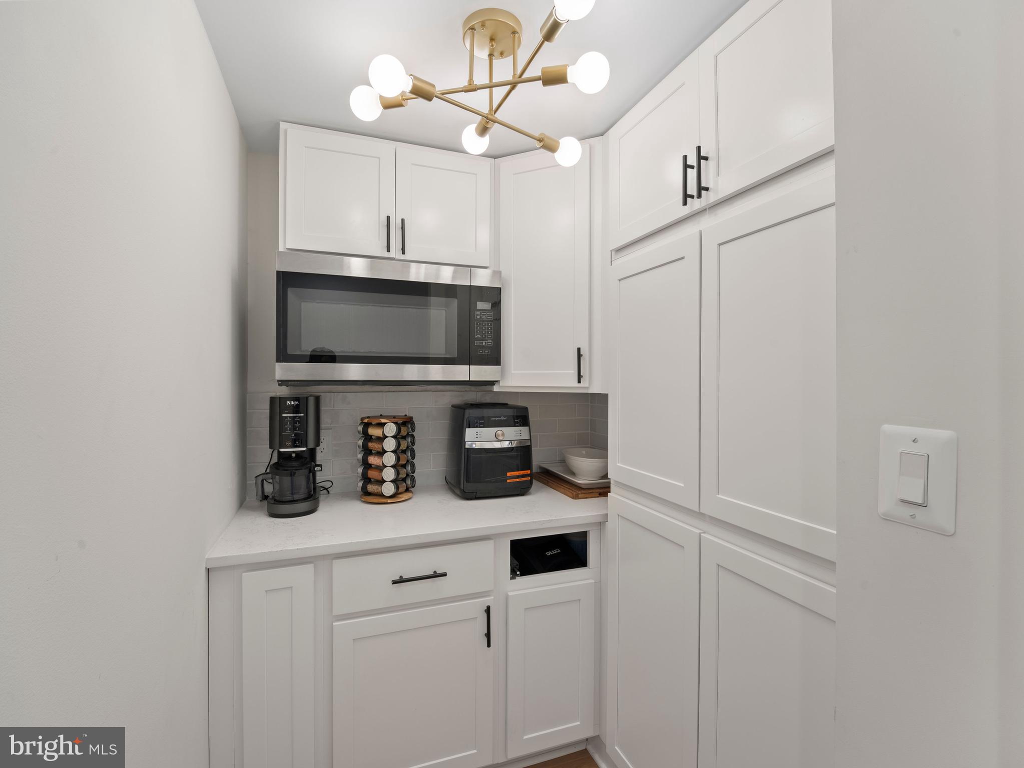 428 Royal Beach Road Pasadena, MD 21122 - Photo 12 of 42 Butler's pantry w/ microwave & quartz counters