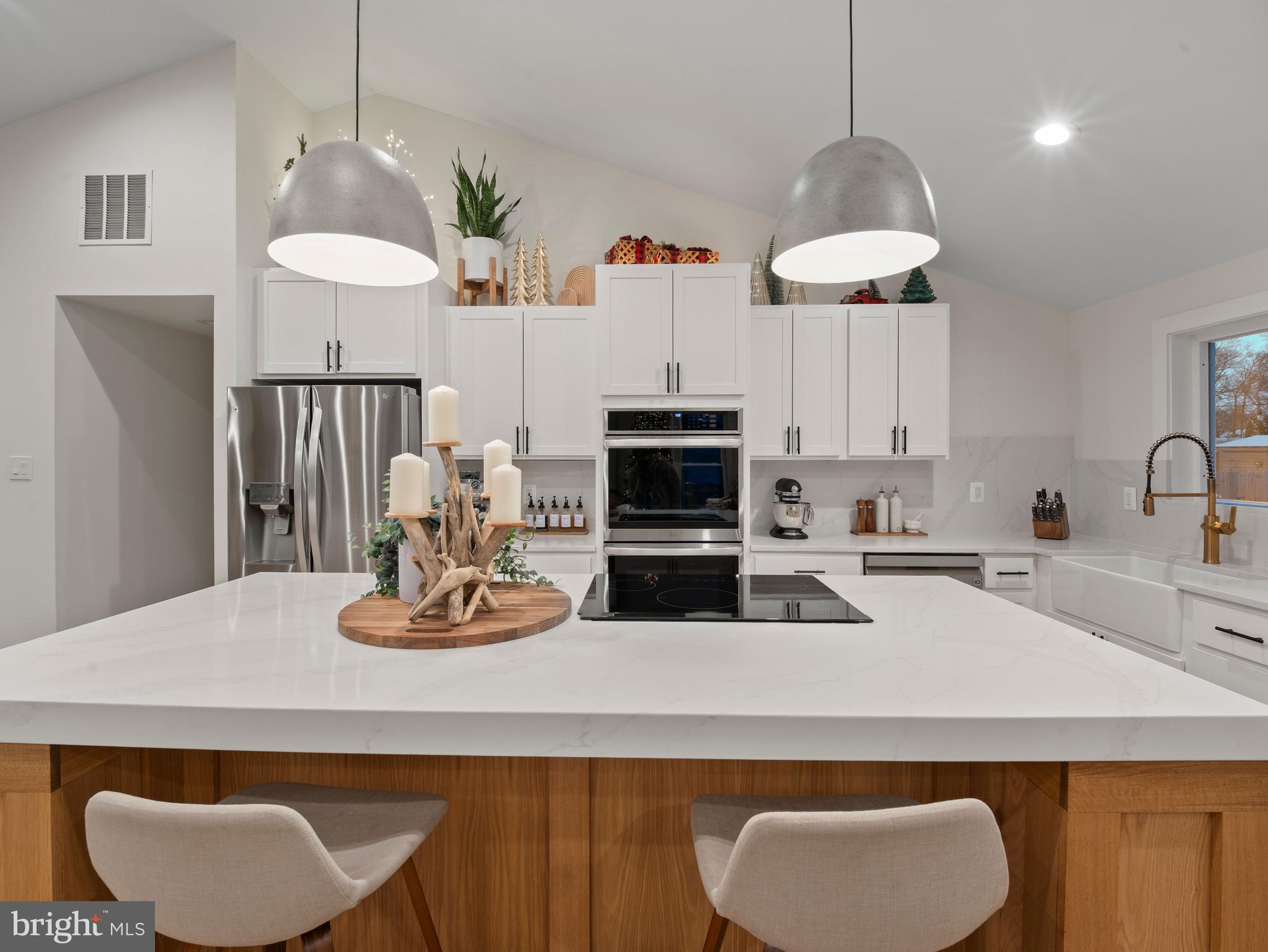 428 Royal Beach Road Pasadena, MD 21122 - Photo 13 of 42 Large kitchen island w/ seating