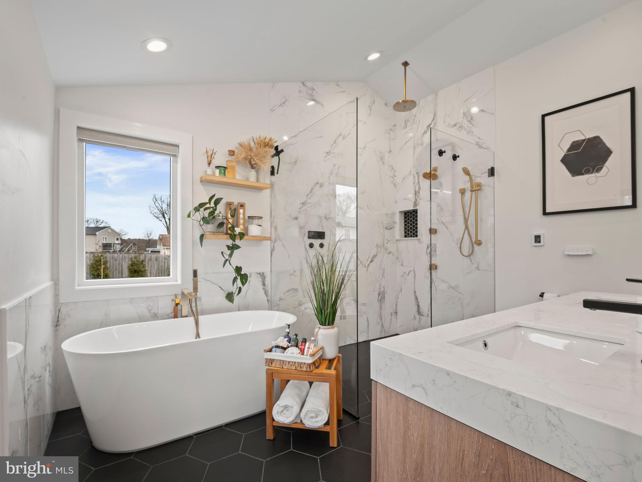 428 Royal Beach Road Pasadena, MD 21122 - Photo 18 of 42 Primary ensuite