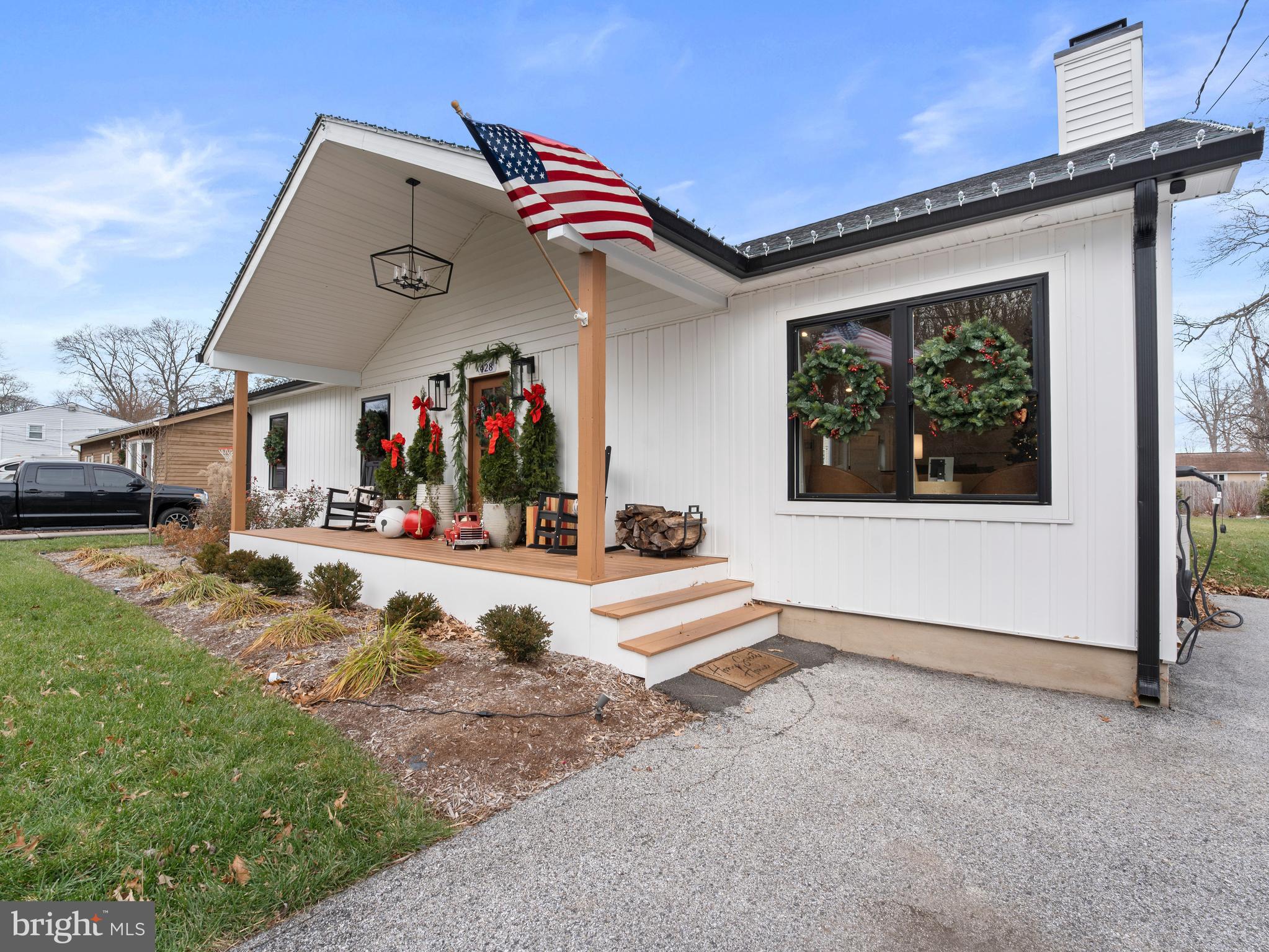 428 Royal Beach Road Pasadena, MD 21122 - Photo 2 of 42 Large covered front porch