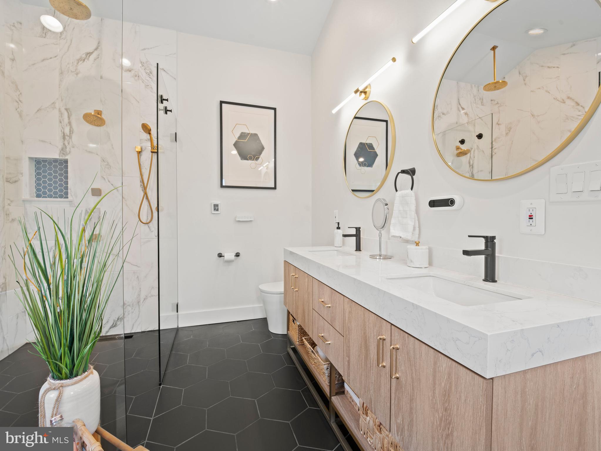 428 Royal Beach Road Pasadena, MD 21122 - Photo 21 of 42 Double vanity