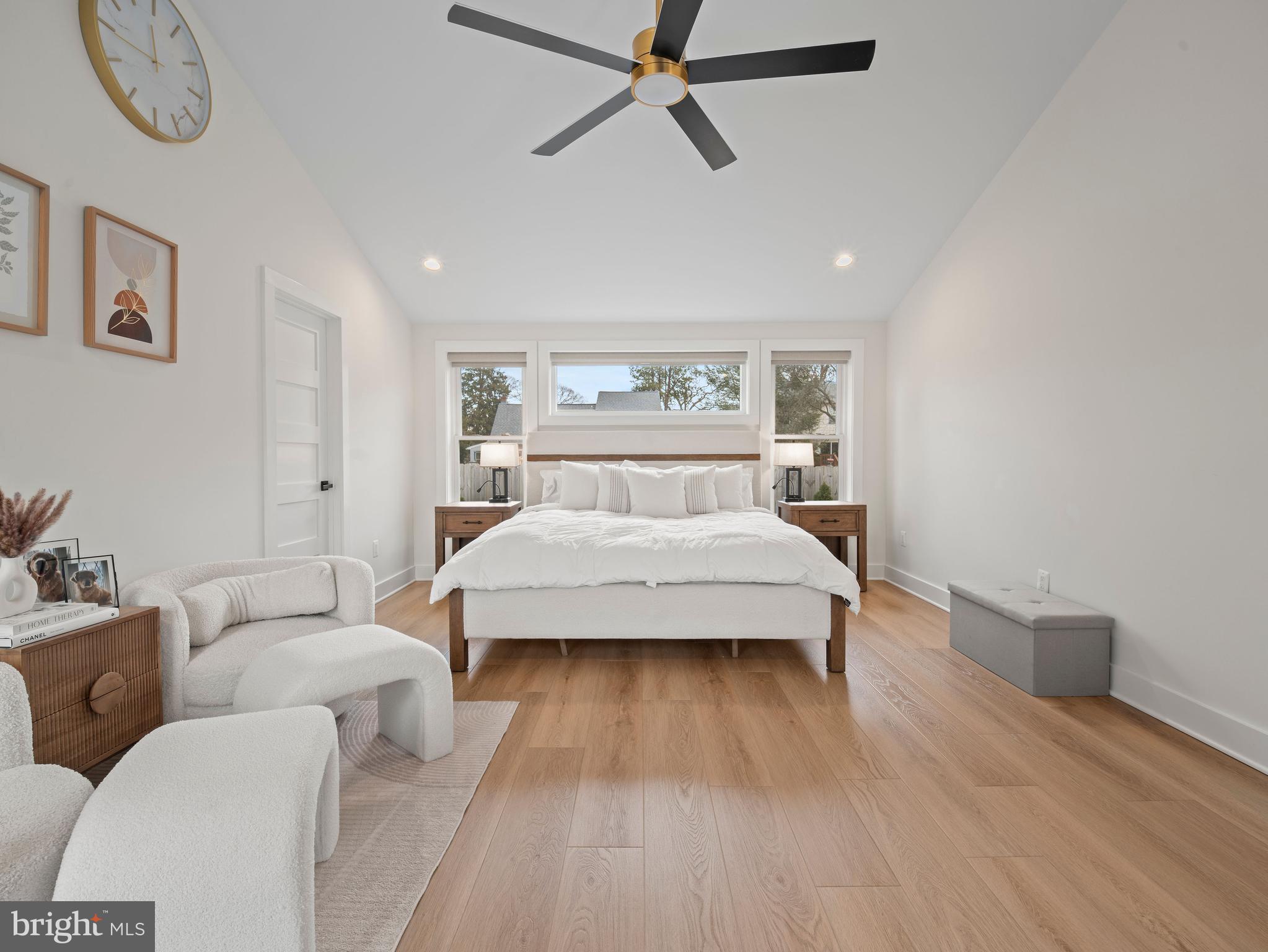 428 Royal Beach Road Pasadena, MD 21122 - Photo 22 of 42 How cool is that transom window?!