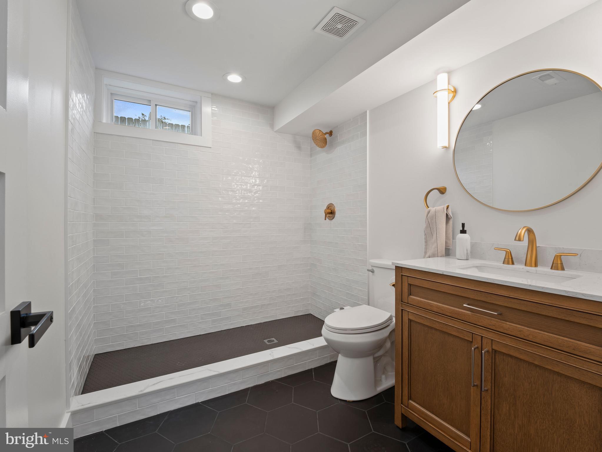 428 Royal Beach Road Pasadena, MD 21122 - Photo 31 of 42 Lower level full bath w/ oversized shower