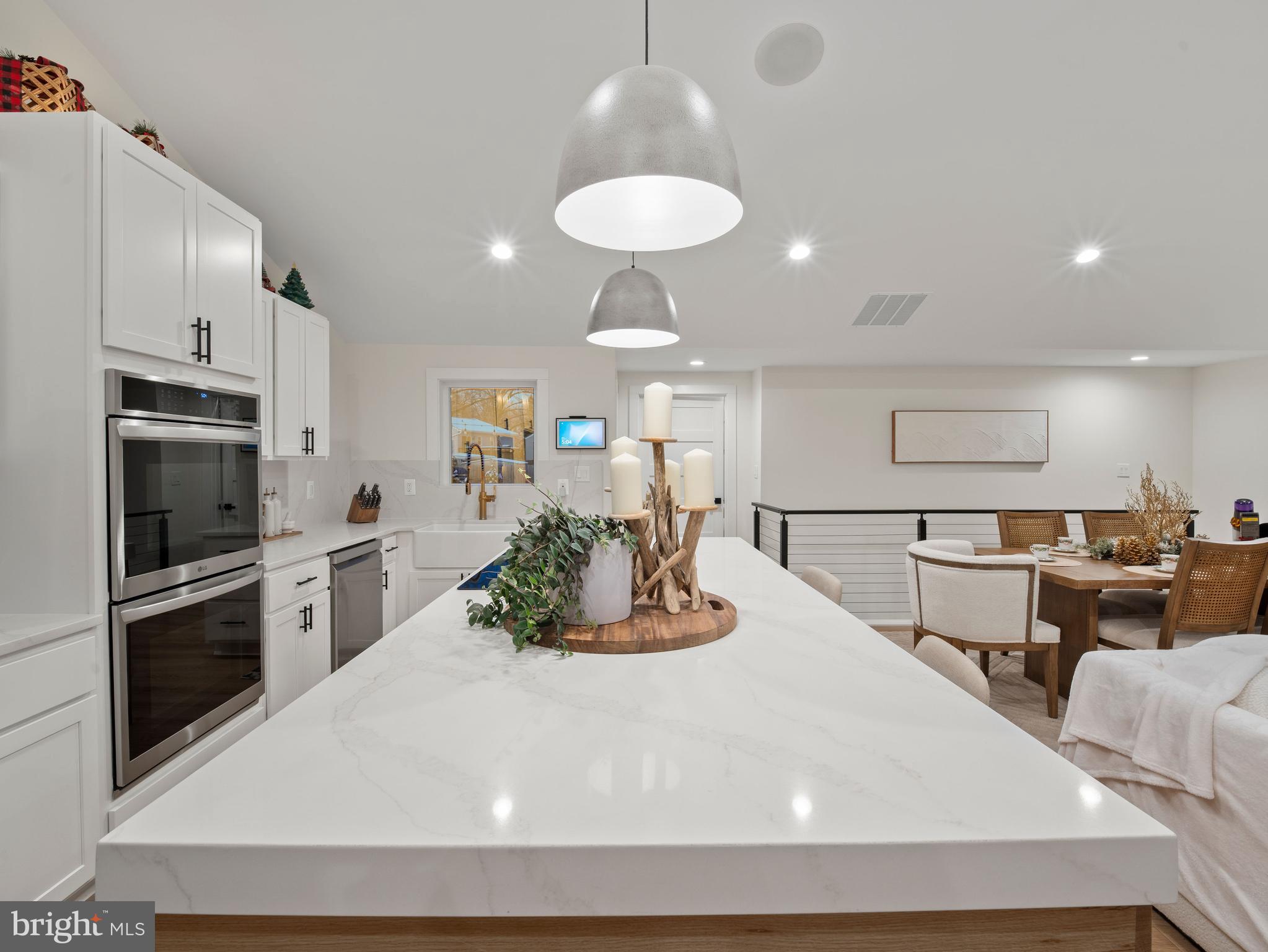 428 Royal Beach Road Pasadena, MD 21122 - Photo 6 of 42 Level 3 Quartz countertop w/ sleek mitered edge