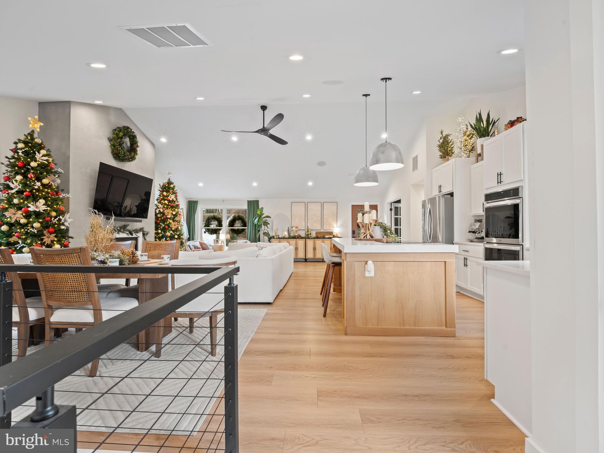 428 Royal Beach Road Pasadena, MD 21122 - Photo 8 of 42 Tons of recessed lighting and built-in speakers