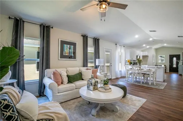 $279,900 | 1012 East Hazzard Avenue, Eustis, FL 32726