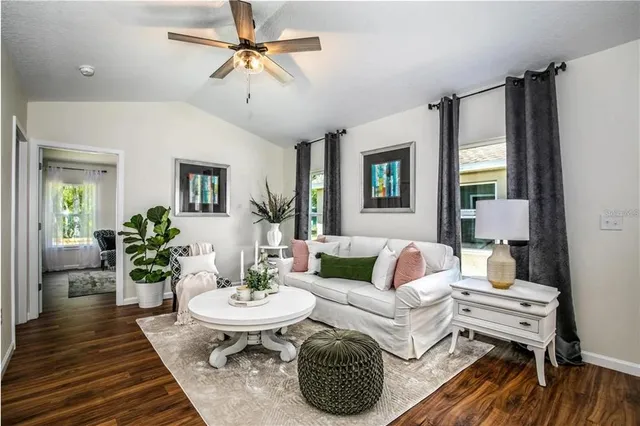 $279,900 | 1012 East Hazzard Avenue, Eustis, FL 32726