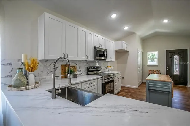 $279,900 | 1012 East Hazzard Avenue, Eustis, FL 32726