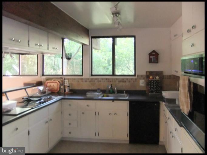 6439 Dahlonega Road Bethesda, MD 20816 - Photo 7 of 24 Kitchen