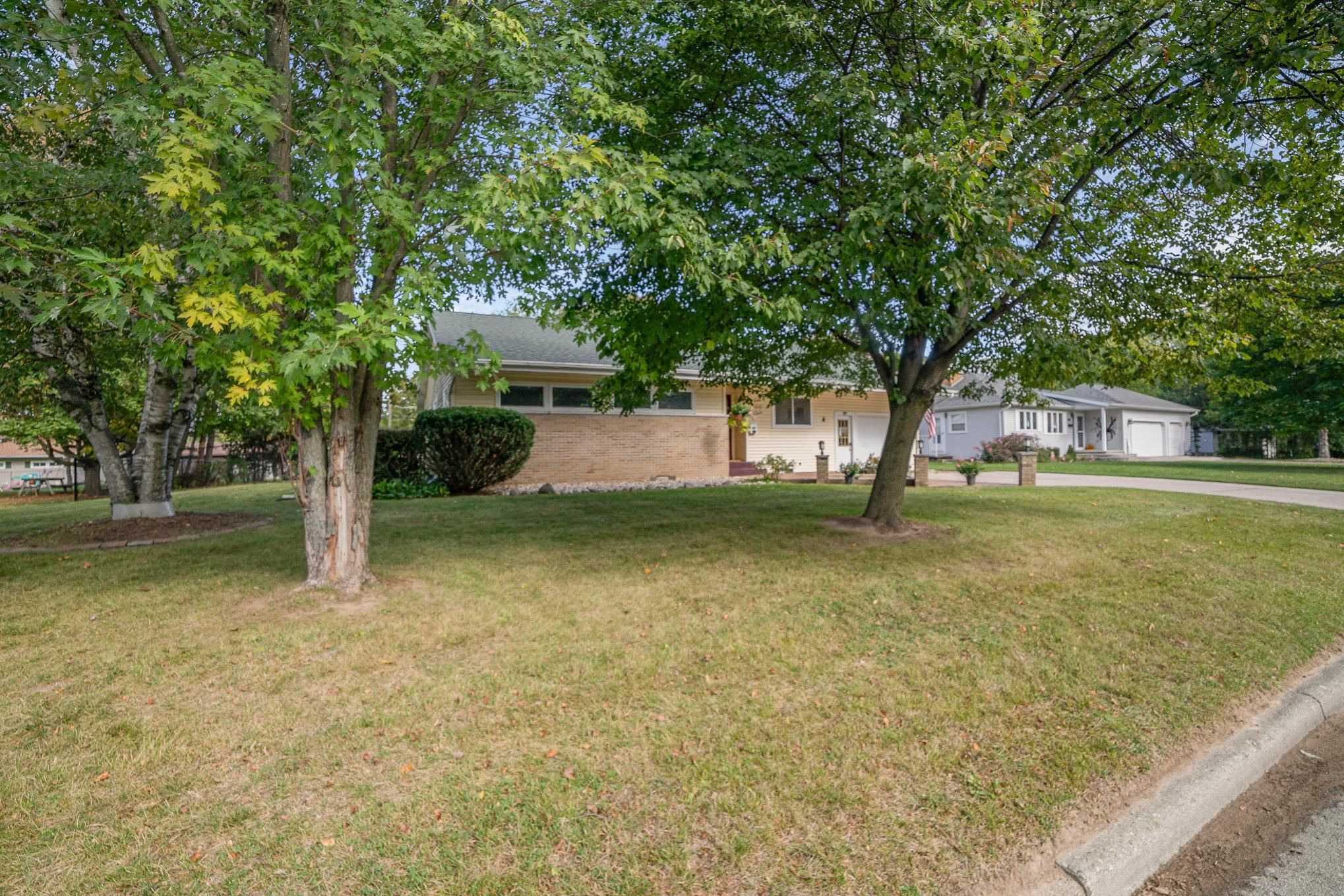 1002 Glencoe Road Alma, MI 48801 - Photo 4 of 30 1916693-3.JPG