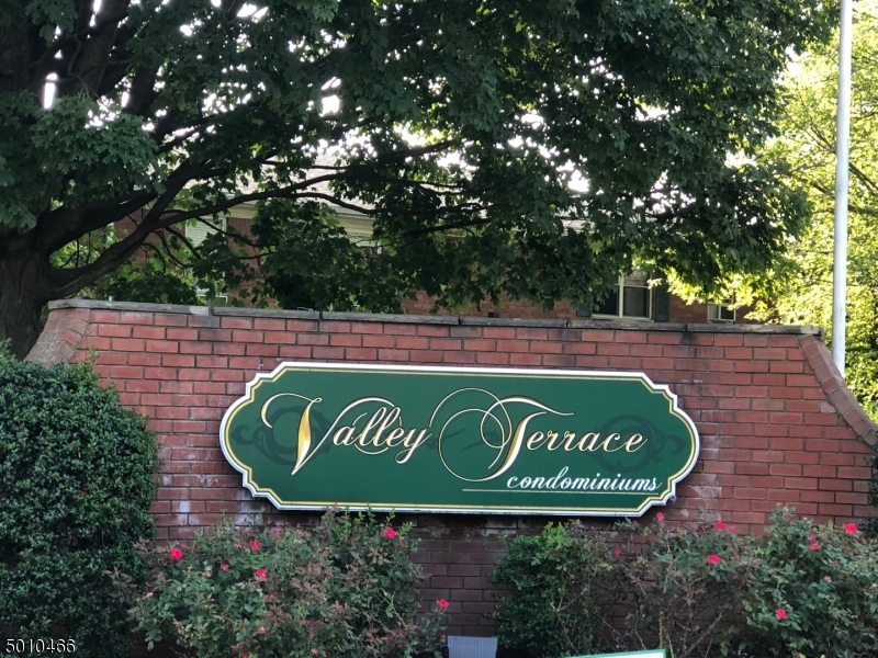 16 Knox Terrace Wayne, NJ 07470 - Photo 1 of 13